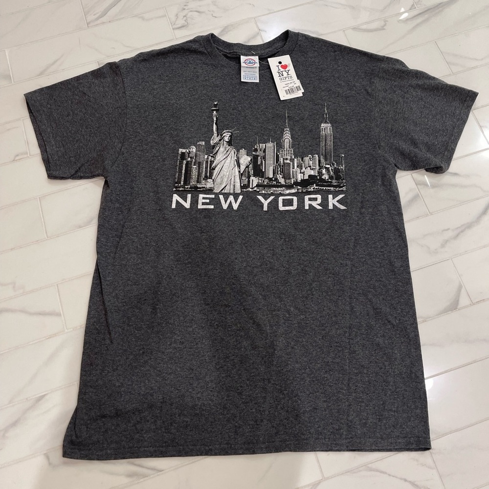 Gray New York Skyline T-Shirt  Size M NWT - Picture 2 of 6